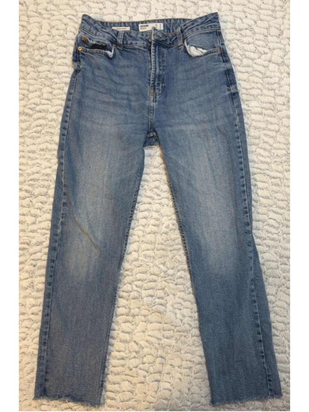 Bershka Women’s Straight Cropped Jeans Blue Medium Wash Distressed 5-Pocket